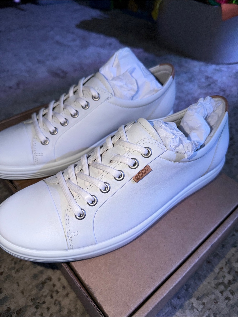 Ecco White Leather Low-Top Sneakers with Tan Logo Accent
